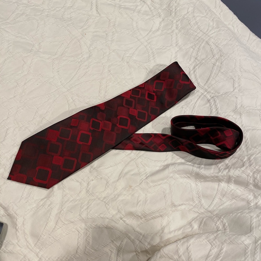FREE Van Heusen Tie - Picture 1 of 4